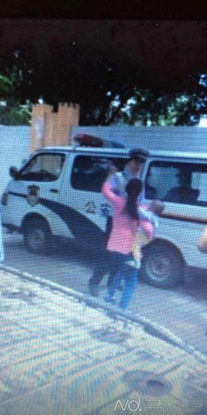 交警室内打人视频背后的故事，探寻小巷美食秘境的真相揭秘